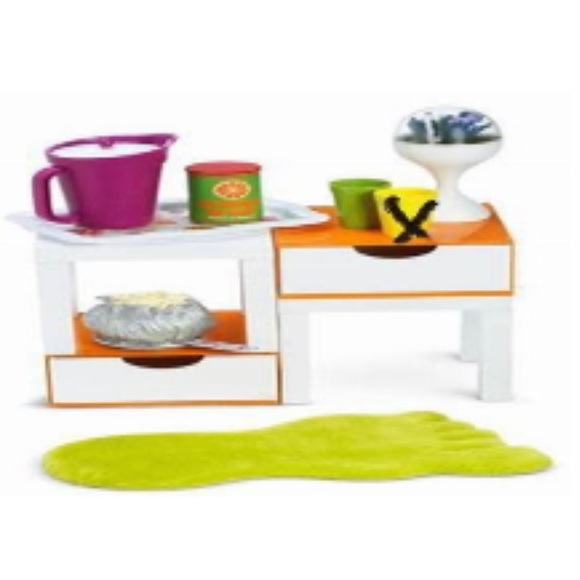 New American Girl Julie Albright Bedroom Accessories - Picture 1 of 4